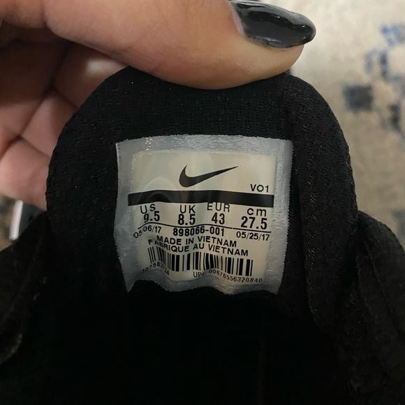 Nike’s - Picture 4 of 4